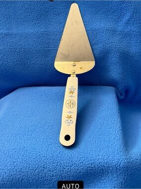 EKCO Retro Chromium plated pie server, Dutch Tulip pattern. 9.5” long.